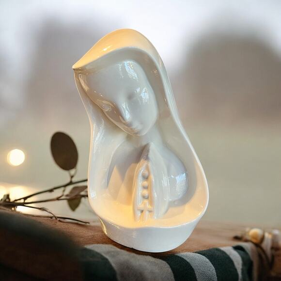 Virgin Mary Head Statue-Vintage White-Ceramic-Praying Hands-Religious-Figurine - Picture 1 of 6